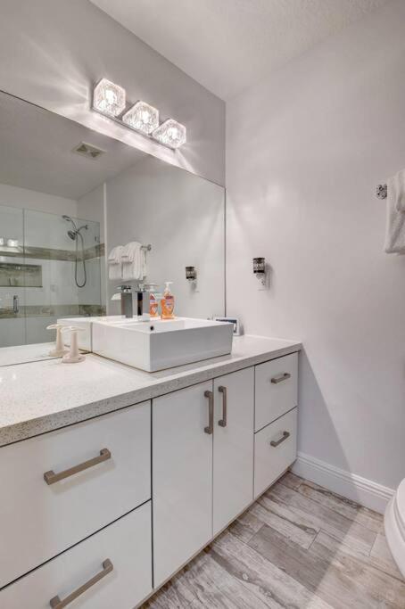 5 Bedroom Mansion With Pool And Non-Heated Jacuzzi Games In Boynton Beach Exterior photo