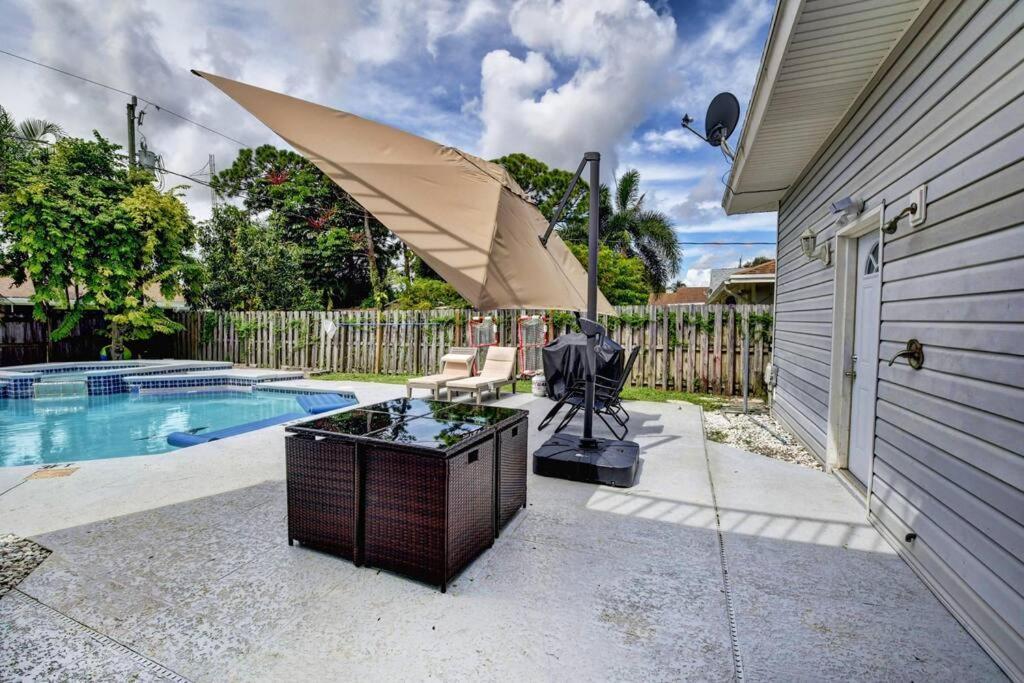 5 Bedroom Mansion With Pool And Non-Heated Jacuzzi Games In Boynton Beach Exterior photo