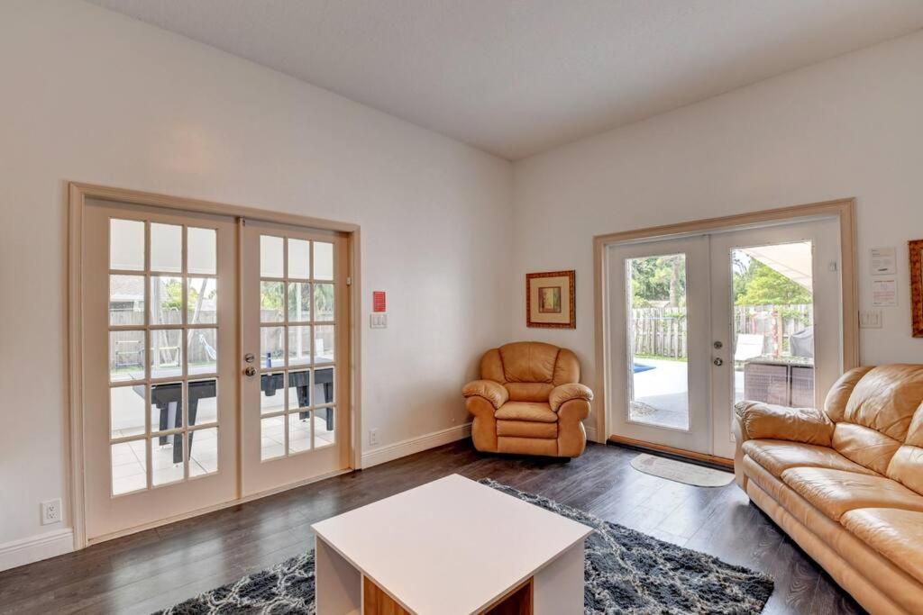 5 Bedroom Mansion With Pool And Non-Heated Jacuzzi Games In Boynton Beach Exterior photo